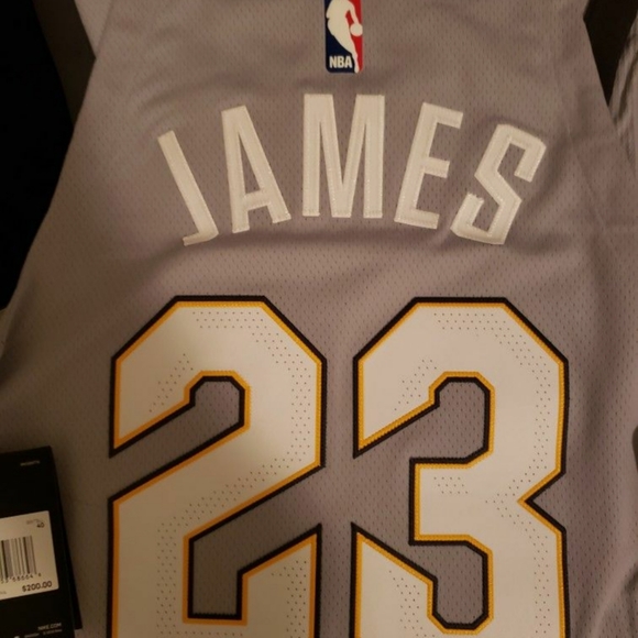 Lebron James jersey - Picture 2 of 9